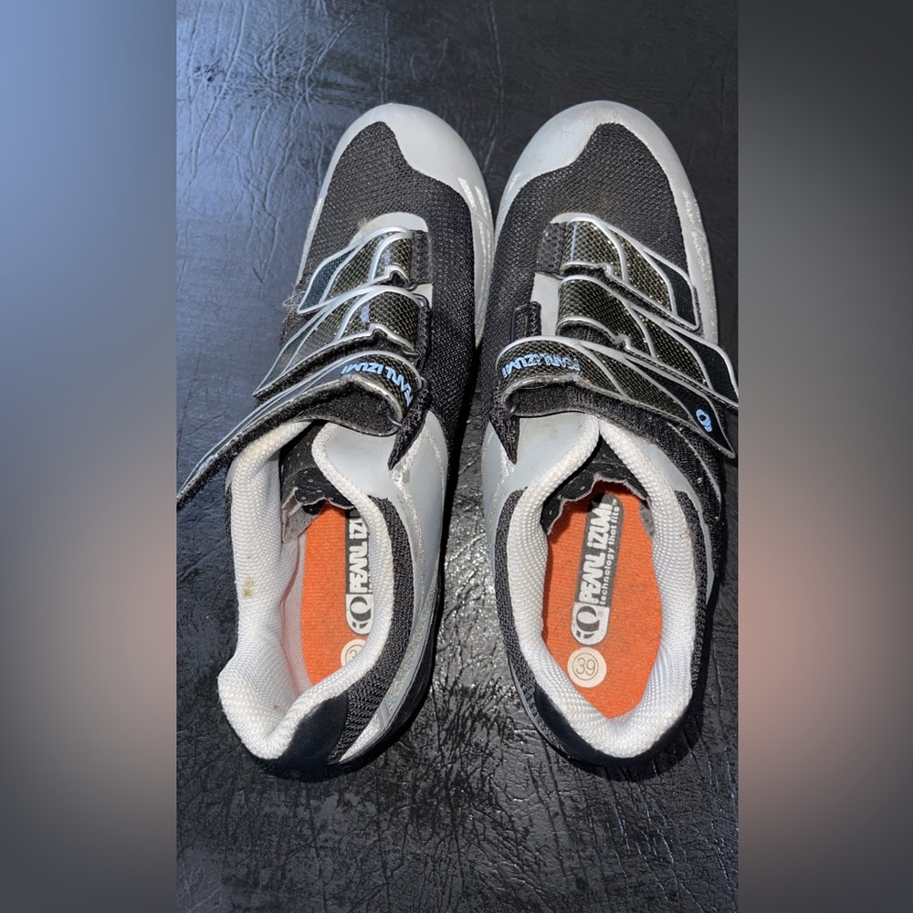 Woman’s Pearl Izumi cycle shoes sz 8 euro 39